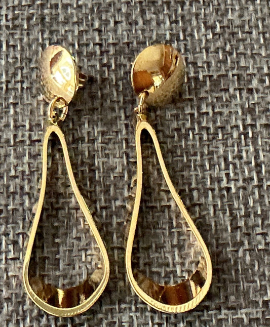 VTG. GOLD-TONE TEARDROP HOOP