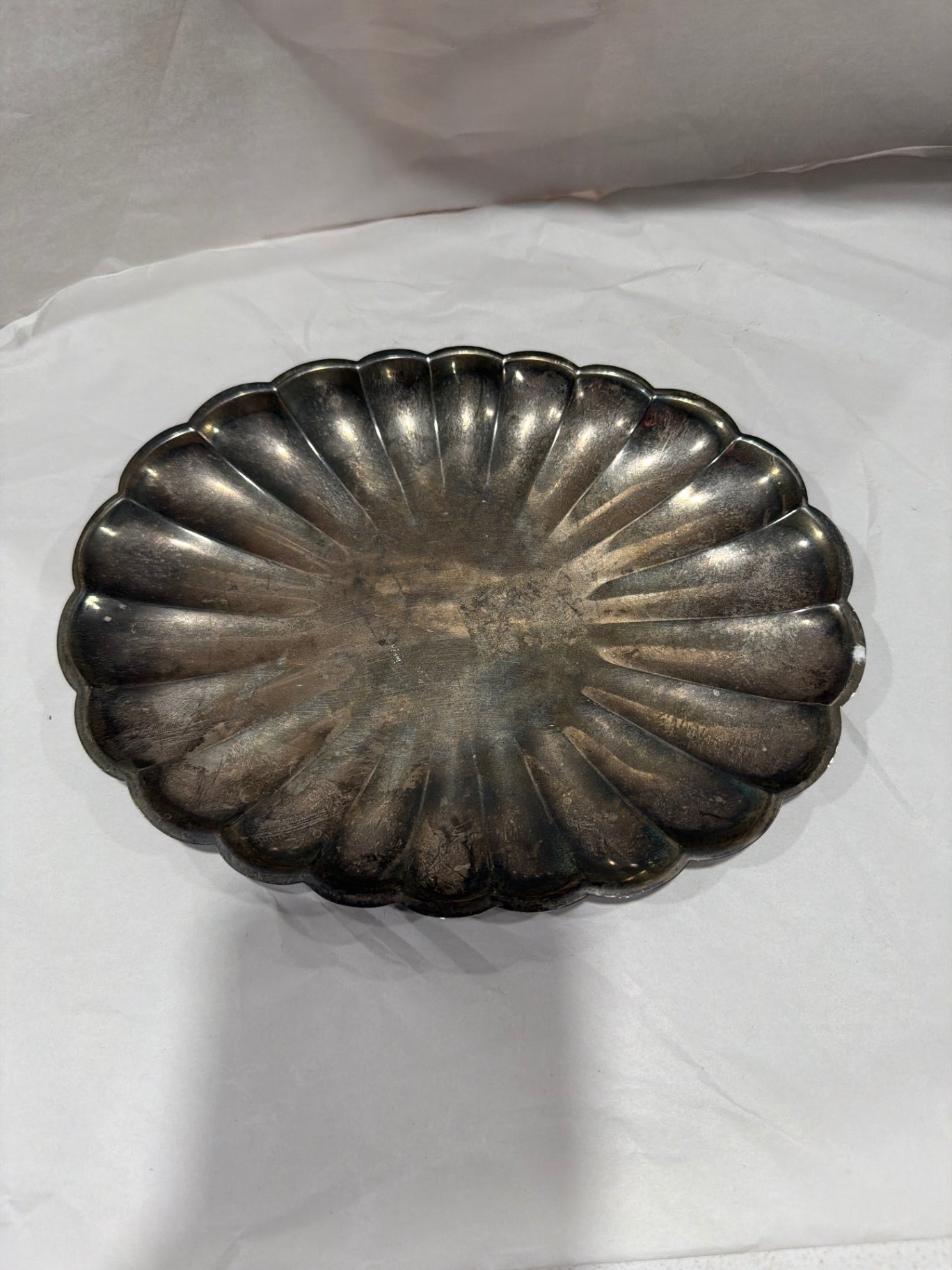 8.5" Scalloped Metal Serving Dish