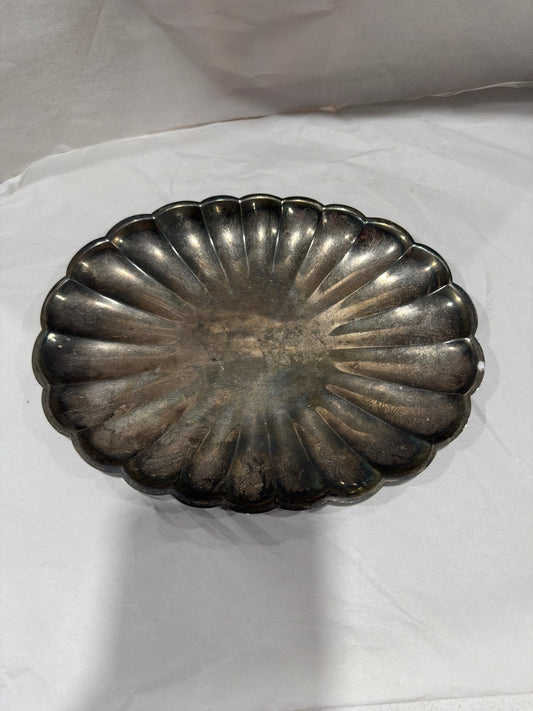 8.5" Scalloped Metal Serving Dish