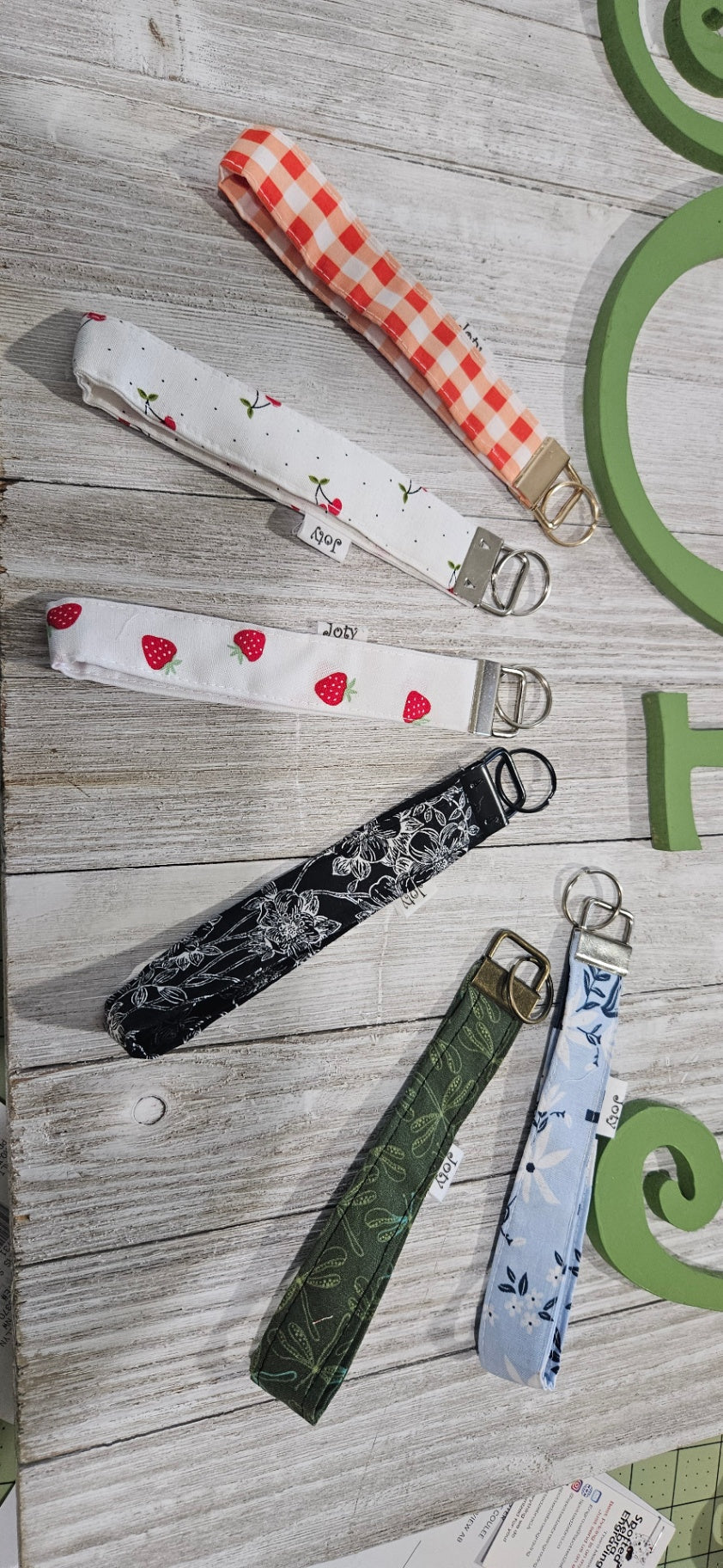 Keychain wristlets