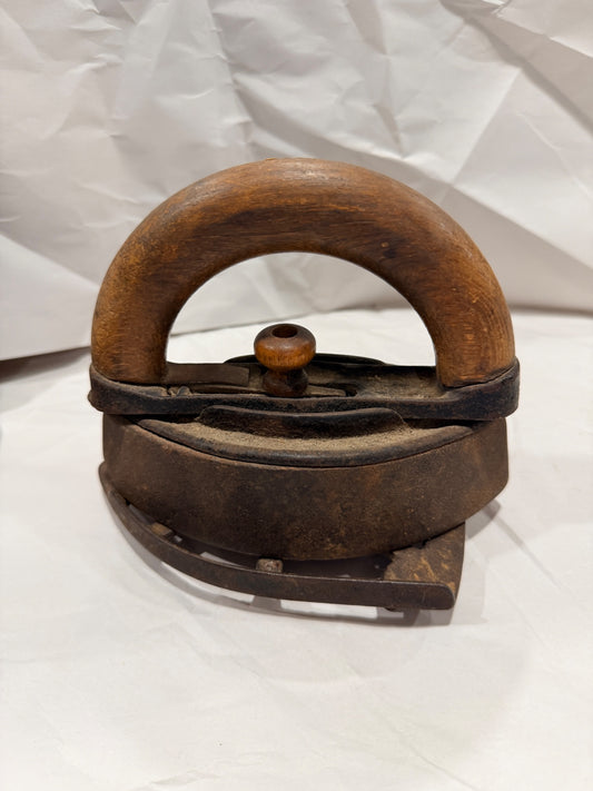 1800s Vtg Cast Iron Iron with Removable Wooden Handle and Trivet