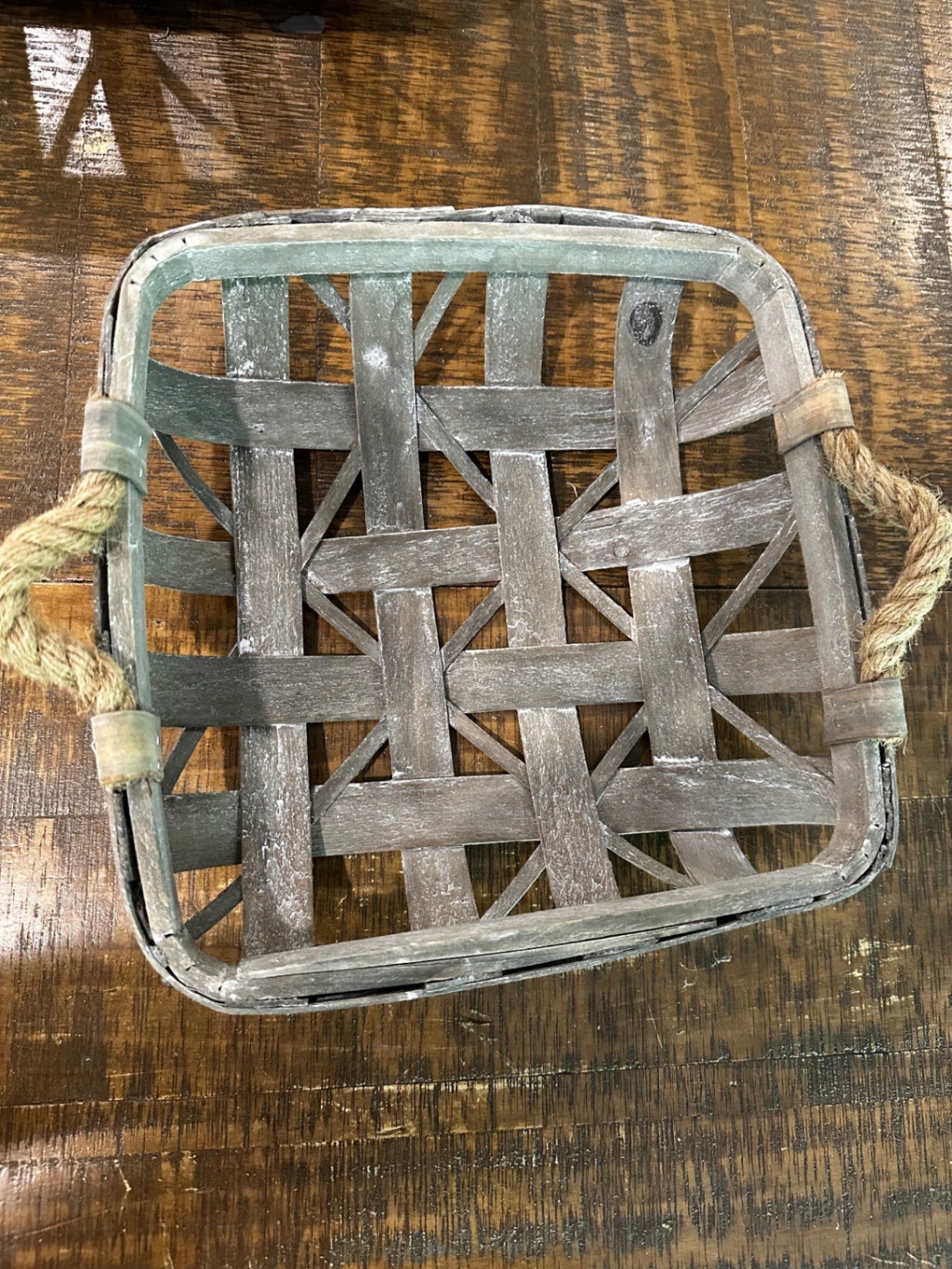 Small cigar basket