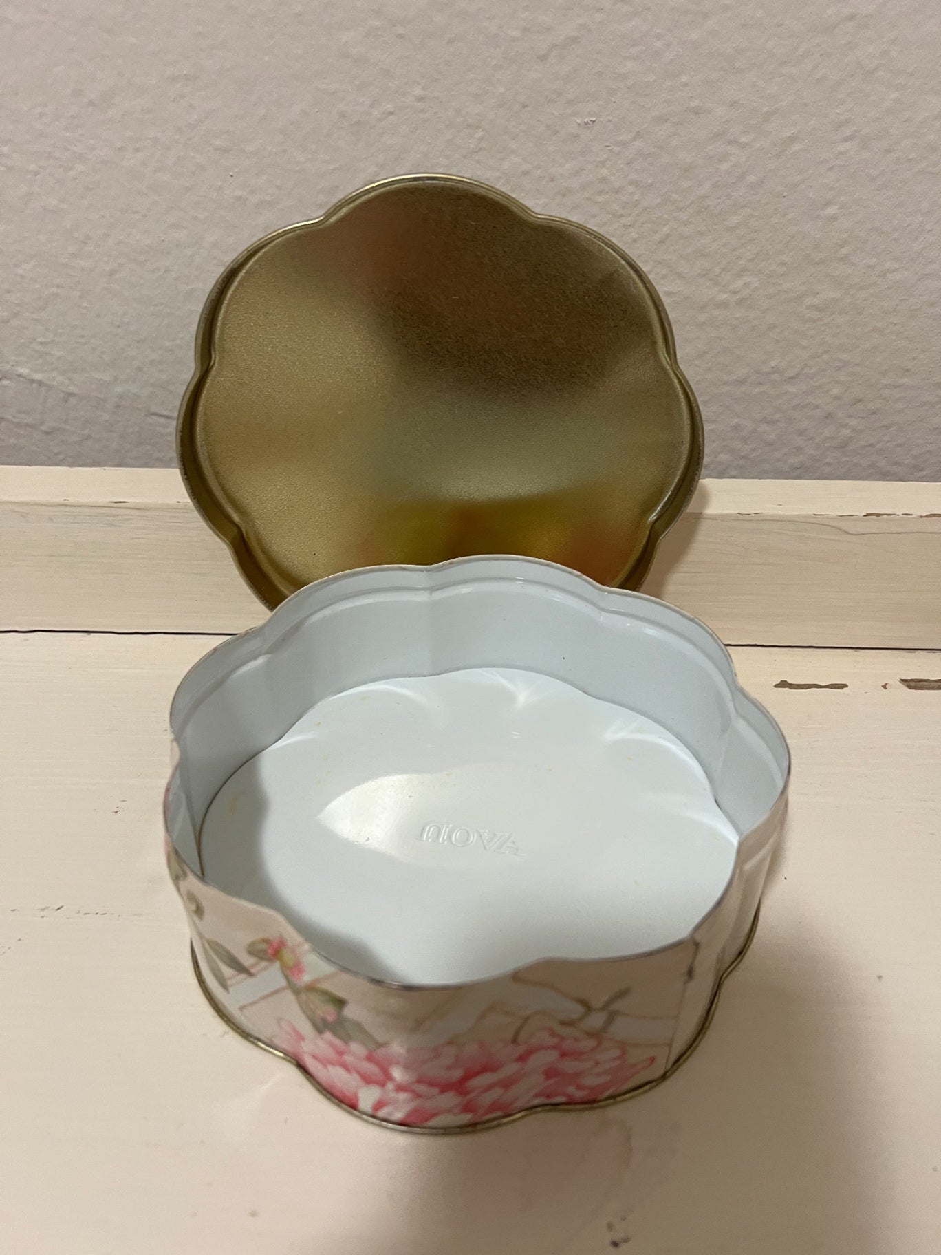 1980's Vintage Avon "Tender Blossoms" Floral Tin