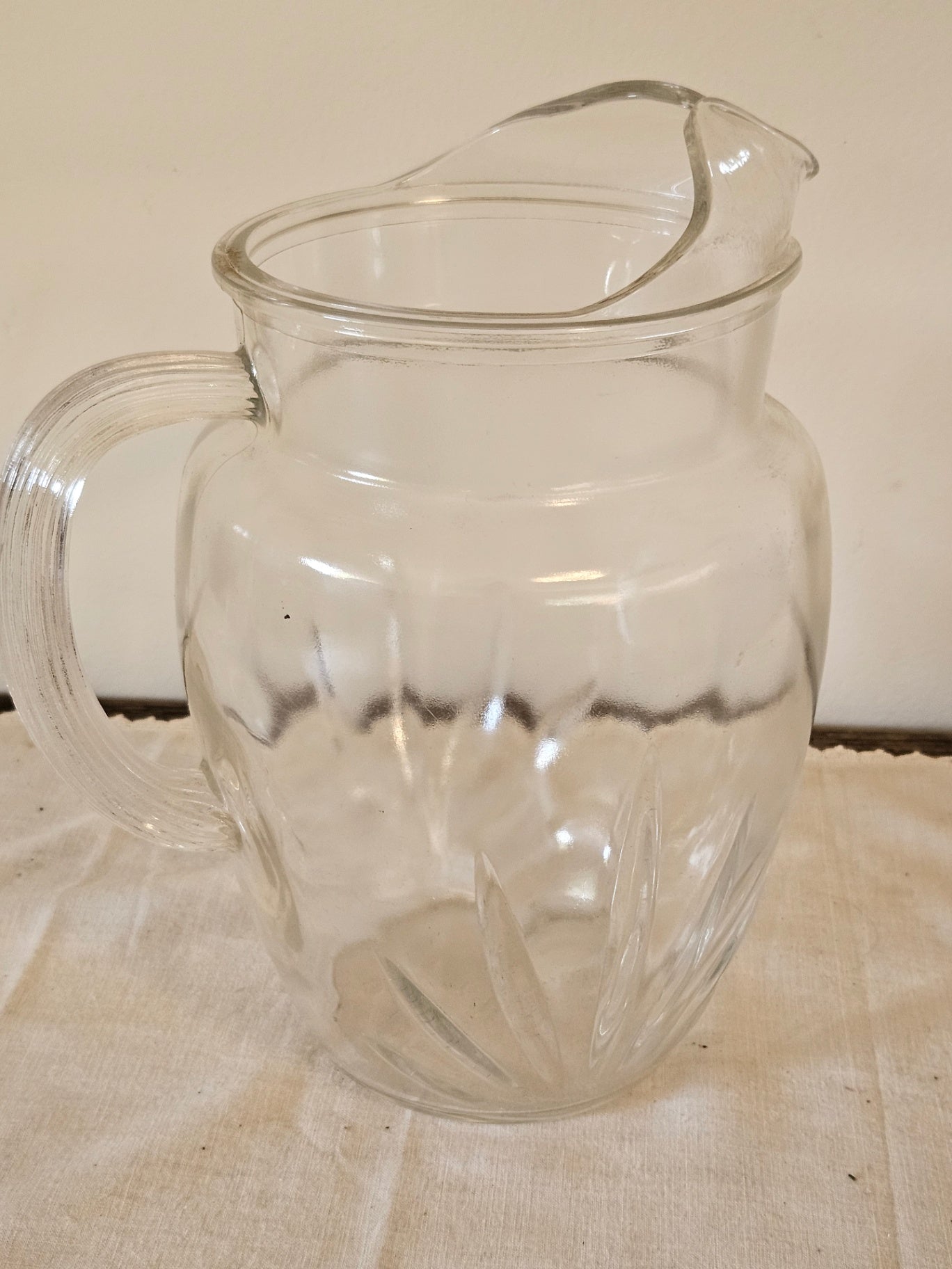 Vintage 2 qt clear pitcher