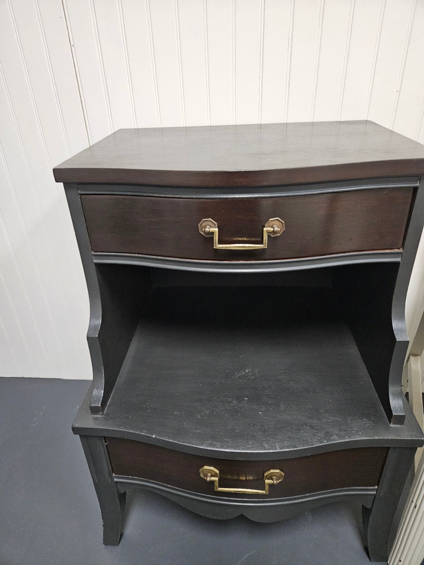 Vintage mahogony side table 2 drawers