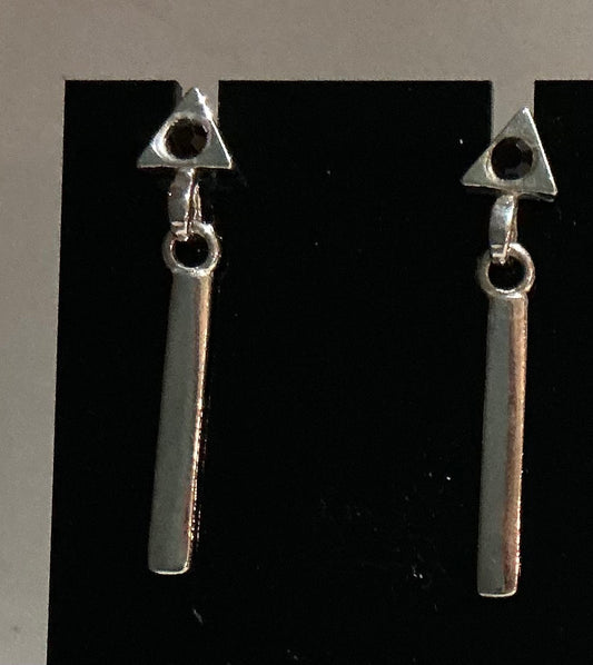 Sterling bar earring w/ a garnet stone