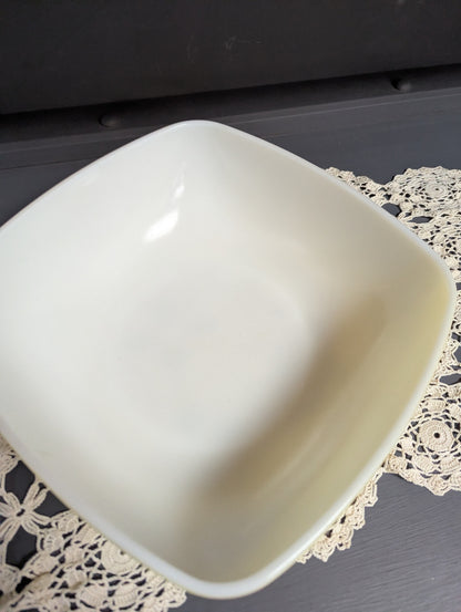 Vtg. Pyrex Yellow Serving Dish 2.5 Qt.