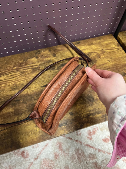 Vintage Margot Tooled Crossbody Clam Shell Purse