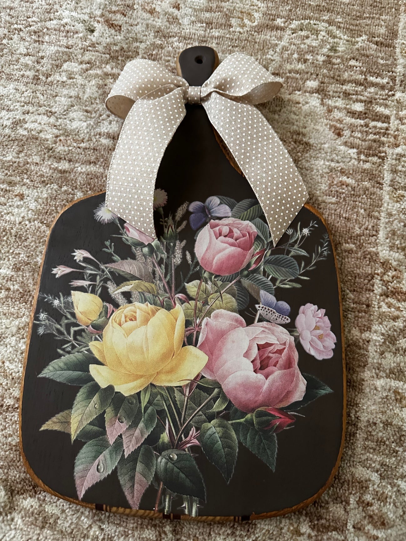 Large cutting board with flowers and bow