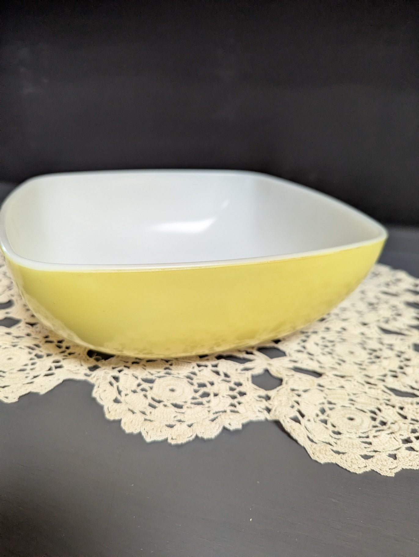 Vtg. Pyrex Yellow Serving Dish 2.5 Qt.