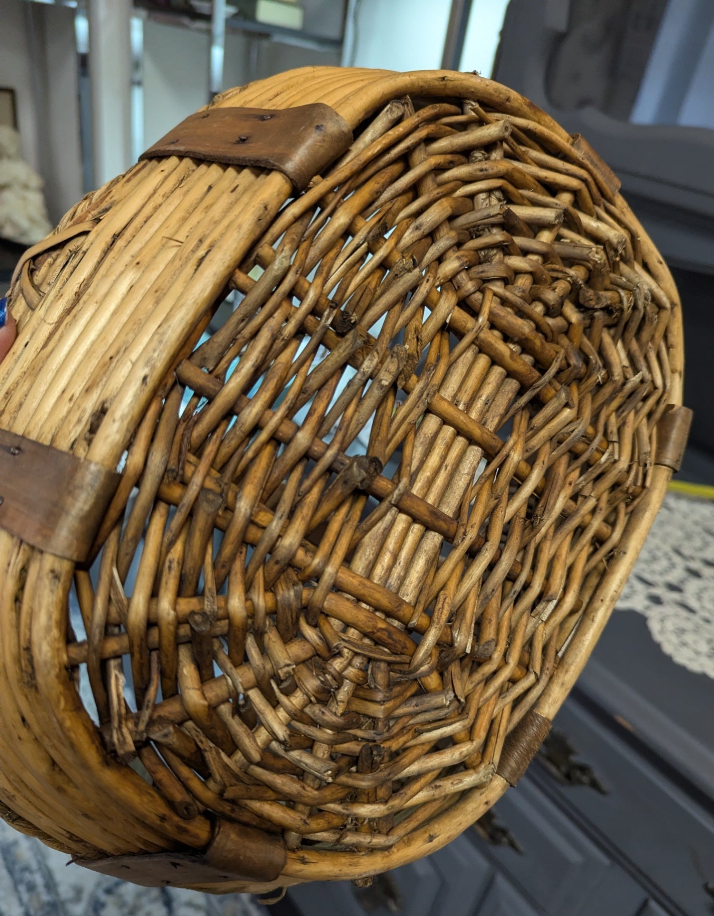 Beautiful Woven Basket (Single Handle)