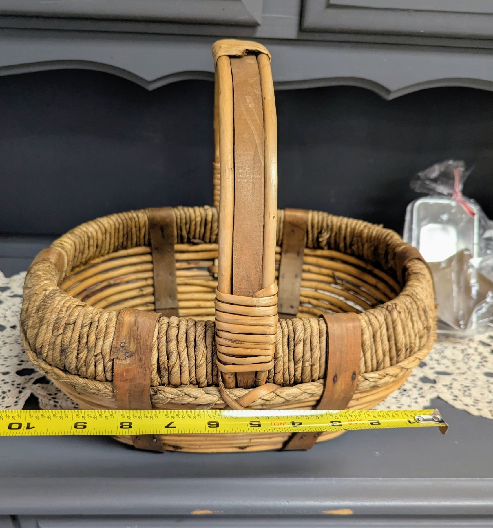Beautiful Woven Basket (Single Handle)