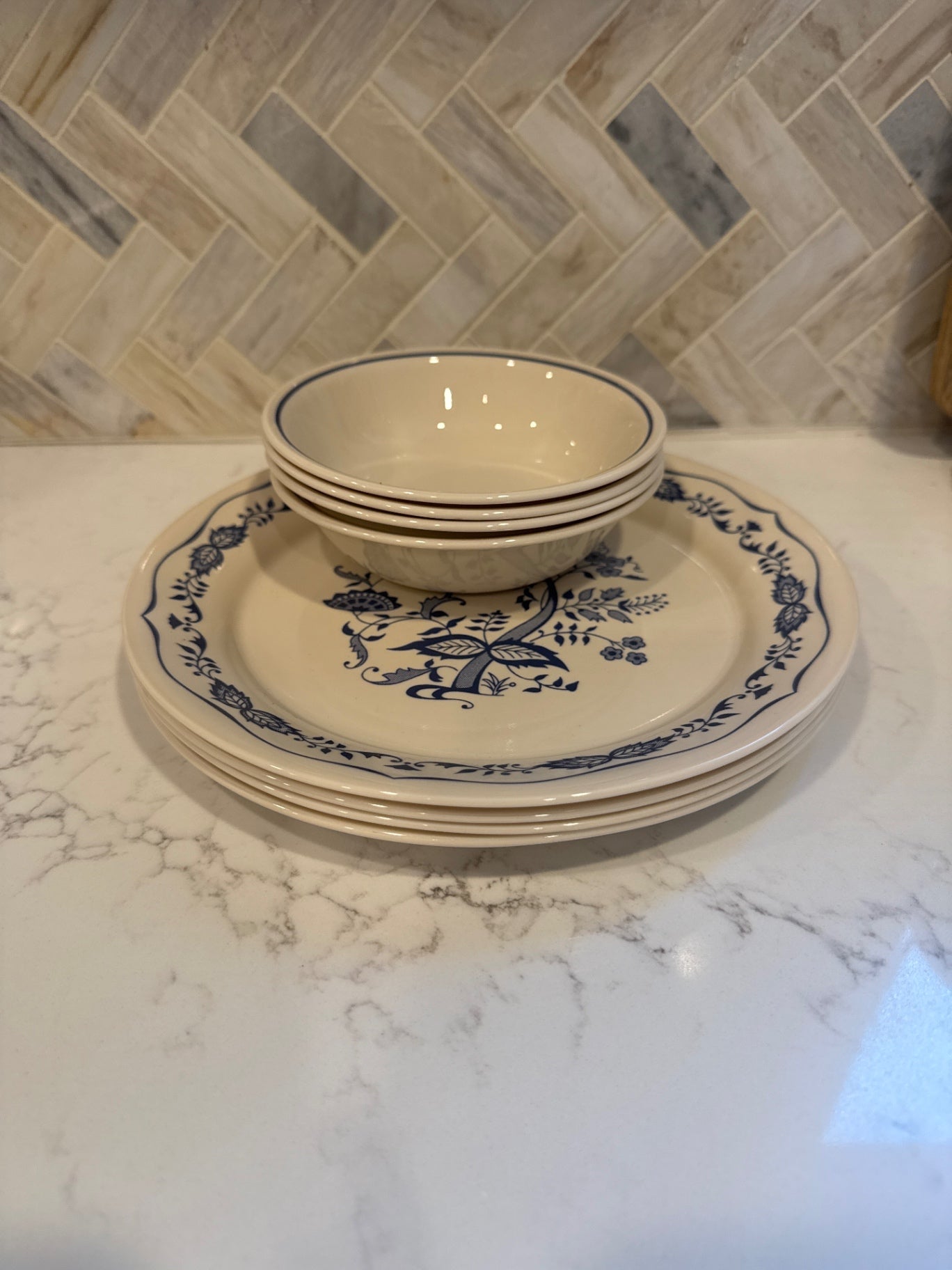 8 pc. Set Corelle Blue Onion plates/bowls