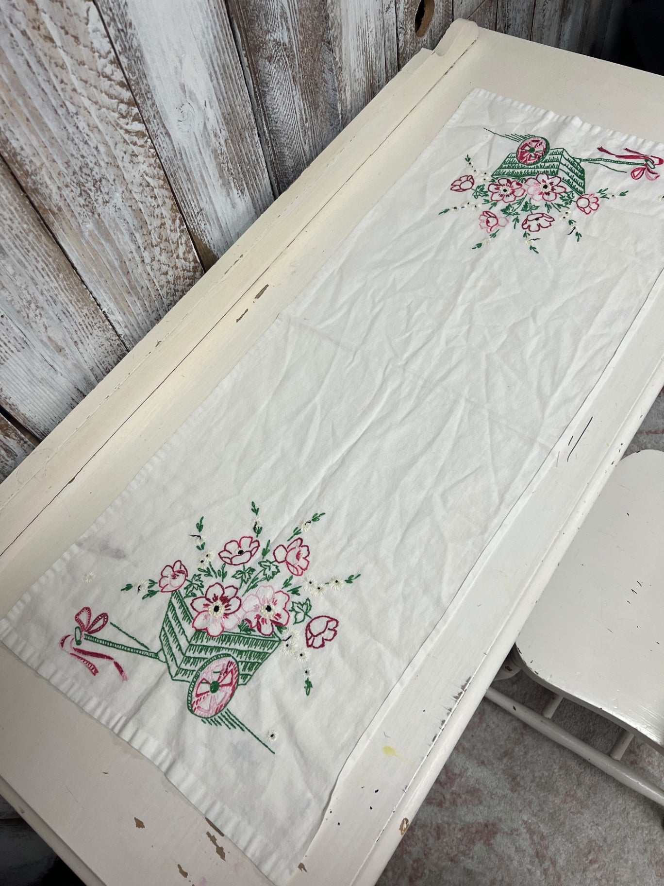 Vintage Garden Floral Embroidered Table Runner