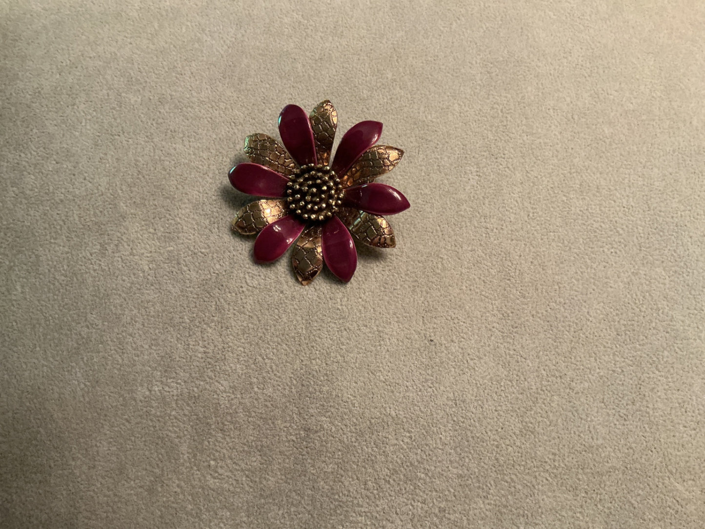 VTG 60’s pop art fashion pin
