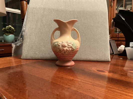 Hull pottery two handed vase waterlily