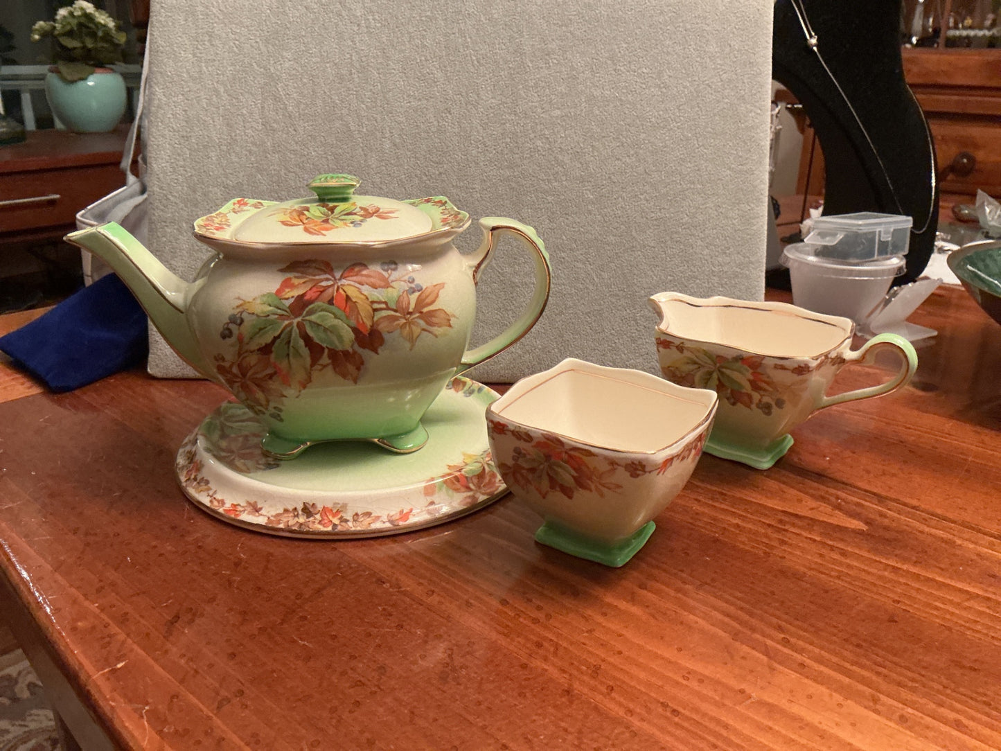 Royal Winton Grimwades woodbine berry tea set