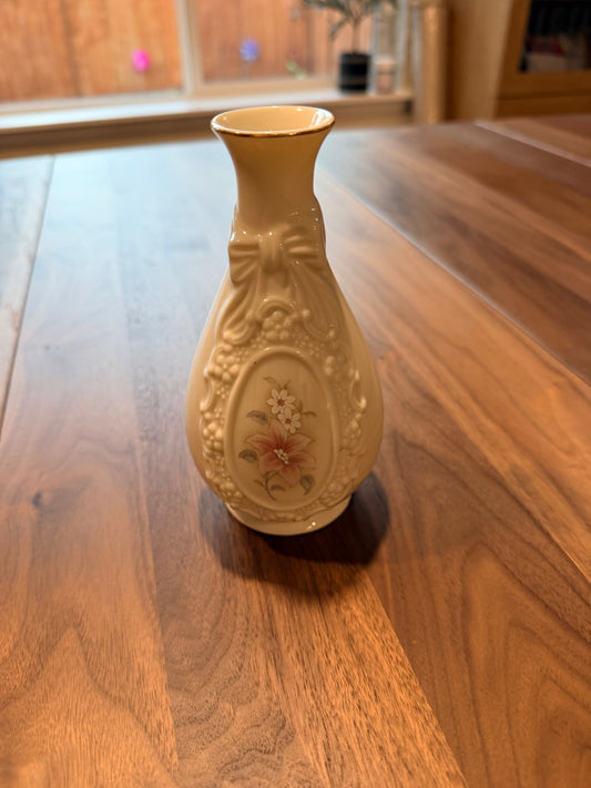 Royal Heritage Collection "Cameo Ribbon" Vase