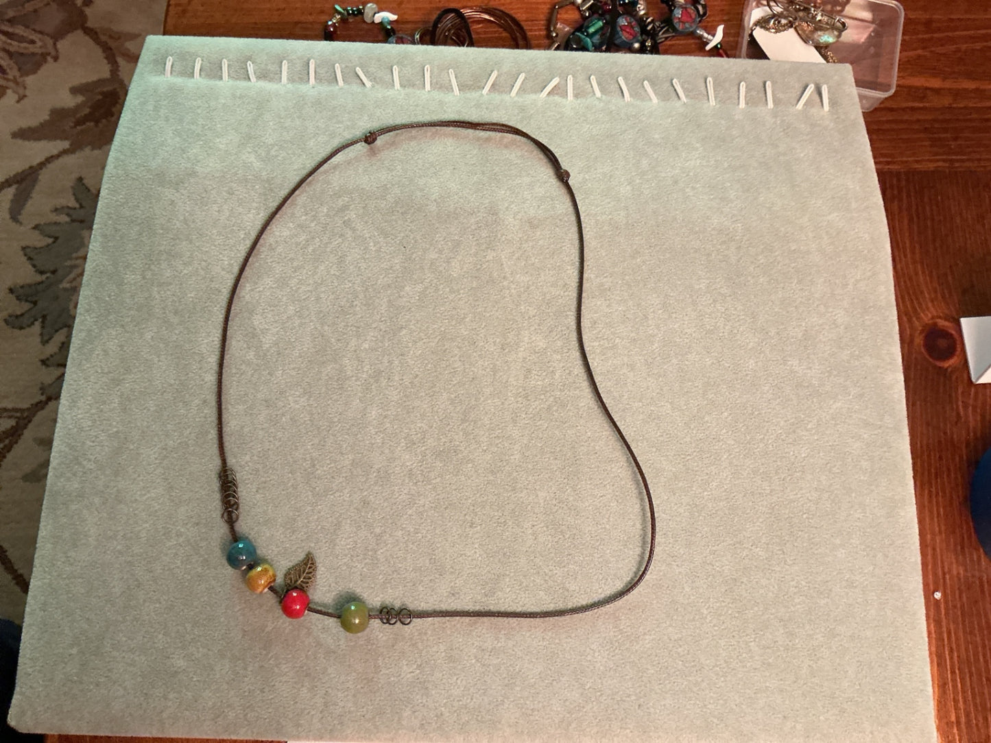 Adjustable necklace with ceramic beads