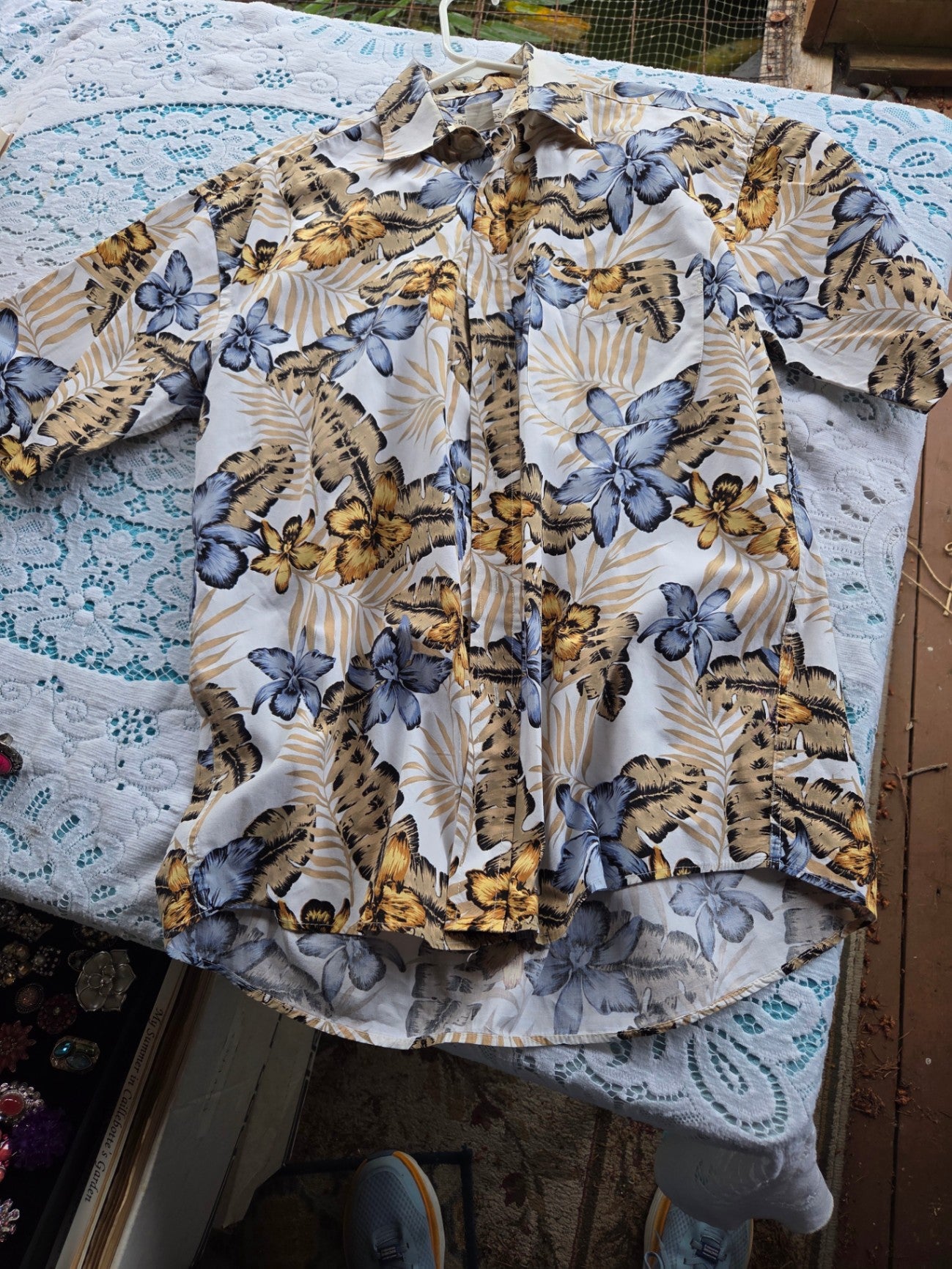 Crossings size small hawaii shirt