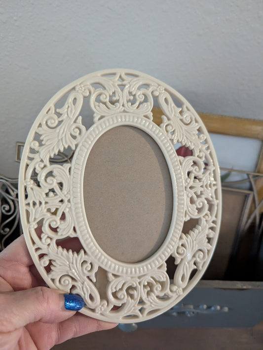 Vtg. Lenox Porcelain Lace Oval Frame