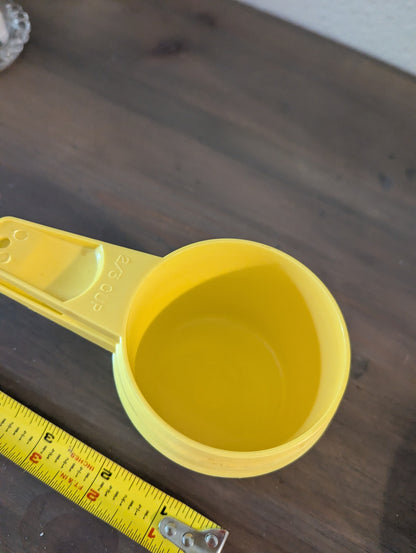 Vtg. Cute Yellow Tupperware Measuring Cups