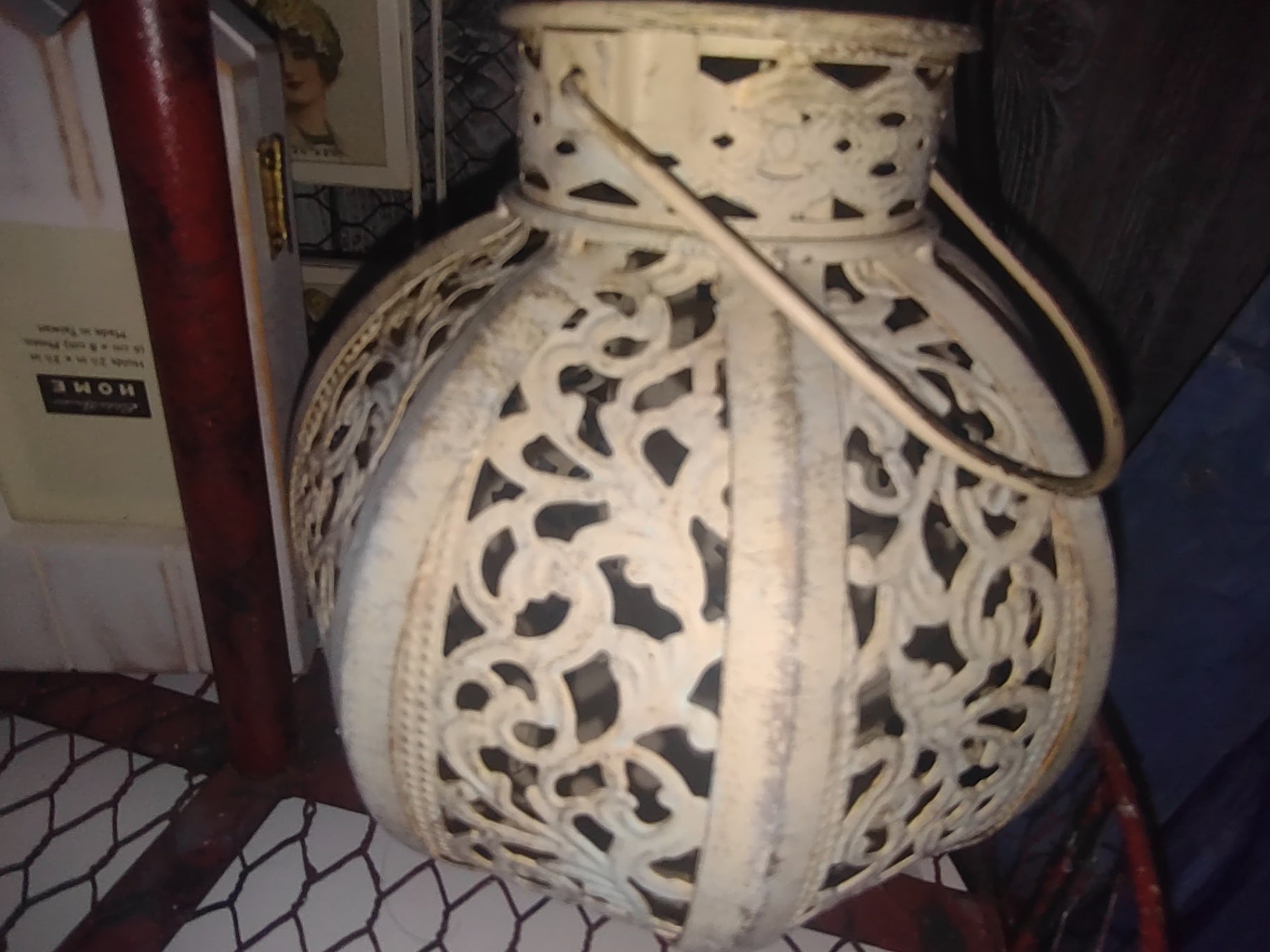 Lantern lattice 