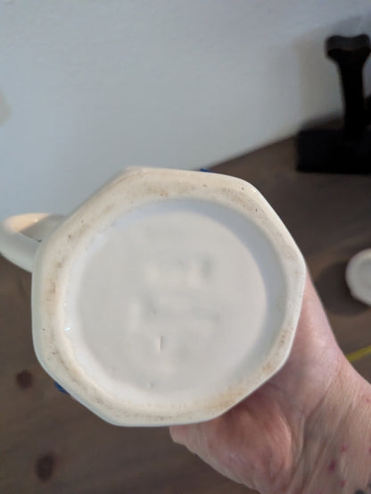 Vtg. Pfaltzgraff Heritage White Teapot