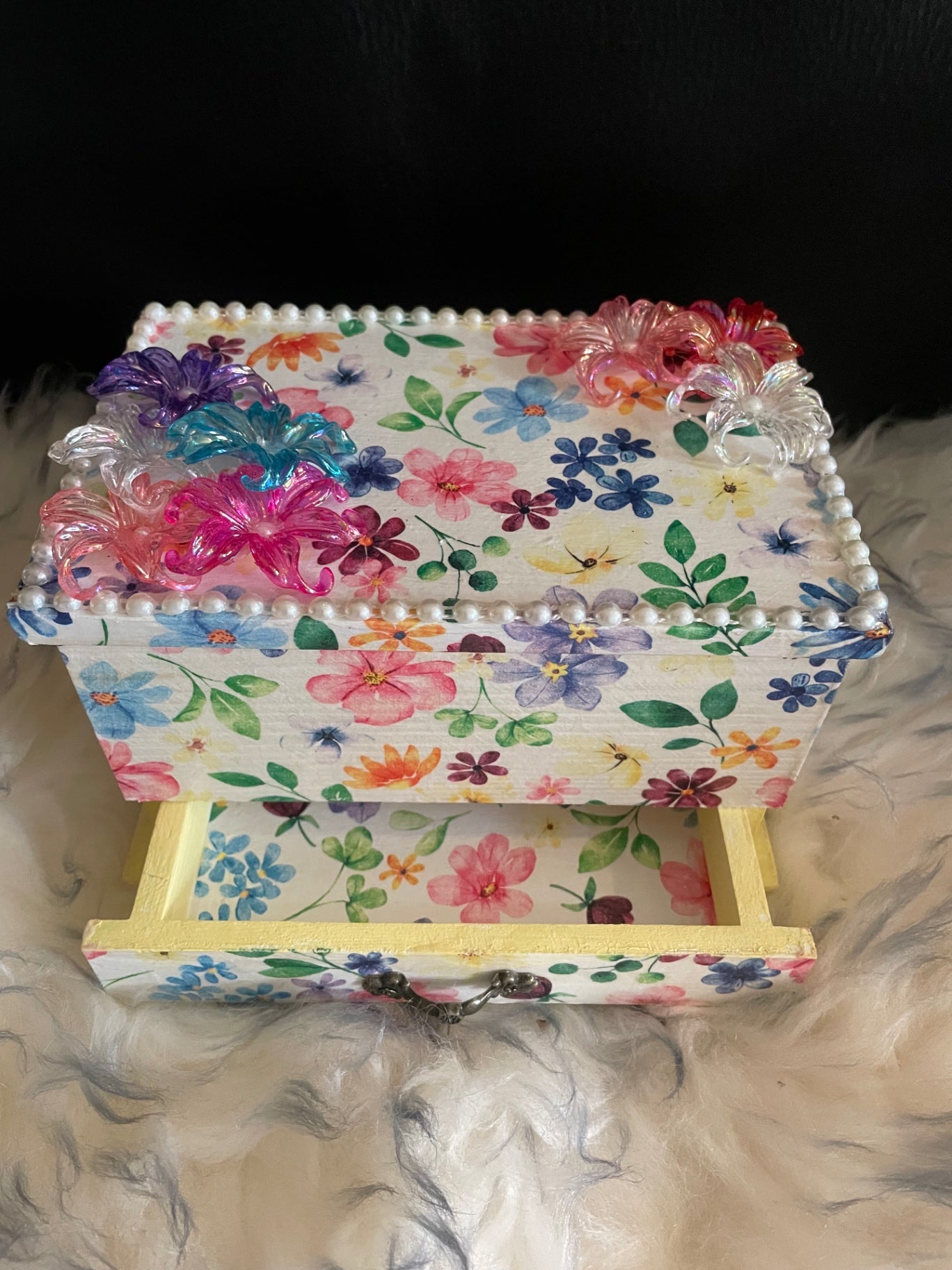 Bright flowered 3 drawer Jeweley box