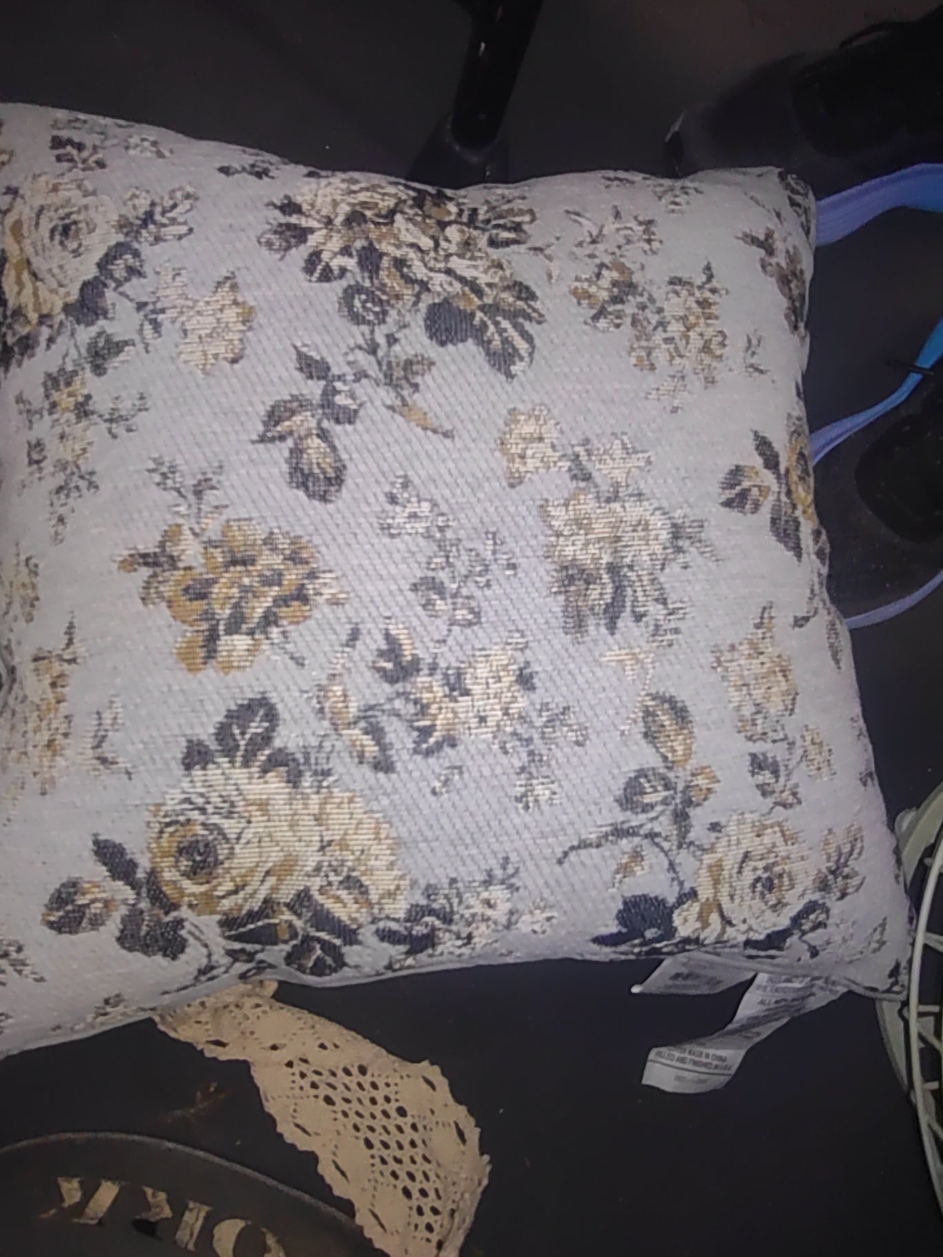 Pillow elegant