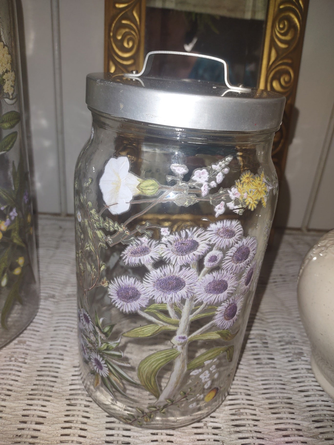 Glass jar flower 