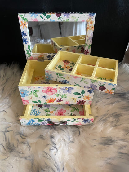 Bright flowered 3 drawer Jeweley box
