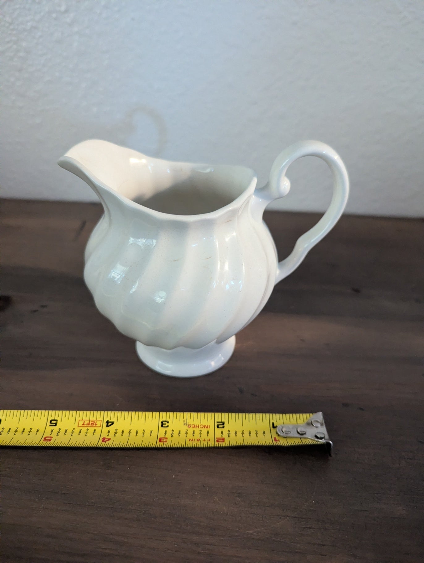 Vtg. Johnson's Bros Regency White Swirl Crameamer