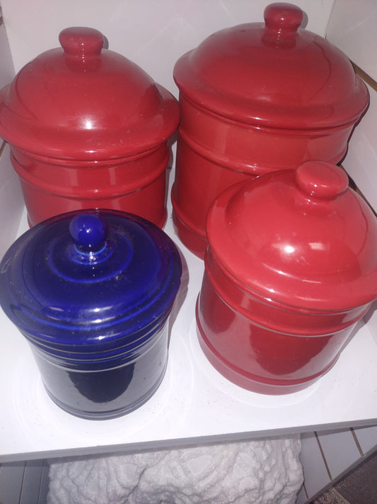 Canisters red blue set