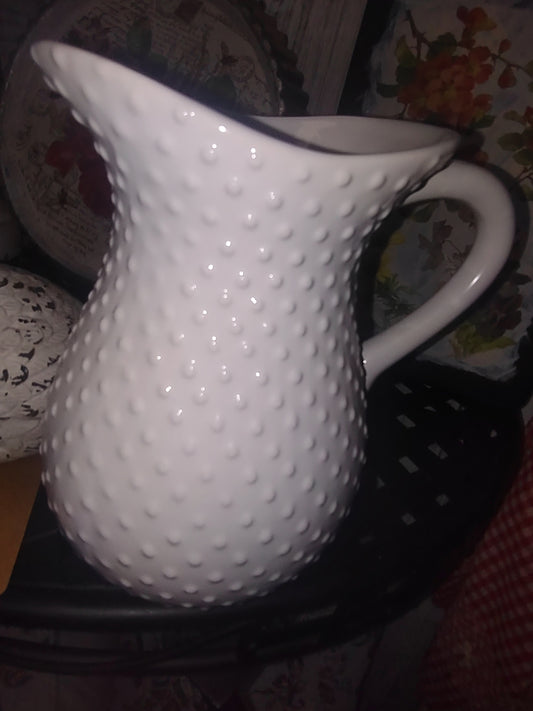 Pitcher white 
