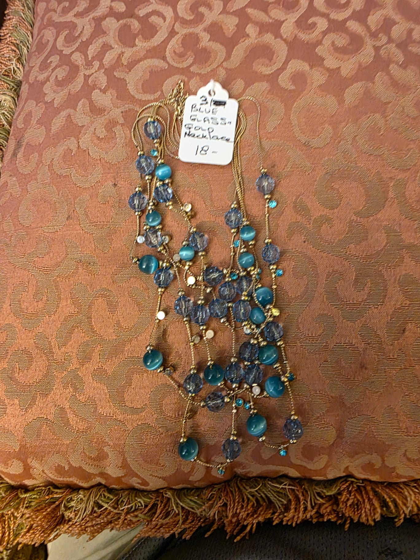 Jewelry. BLUE GLASS GOLD NECKLACE.