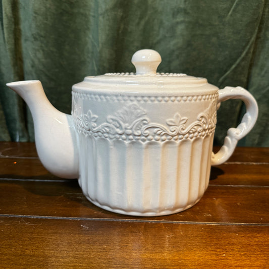 Antique Reflections Victorian-style Teapot