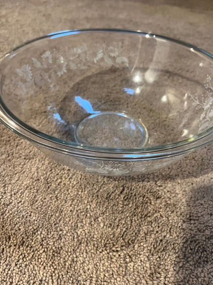 Vintage Pyrex Bowl - White Daisey 