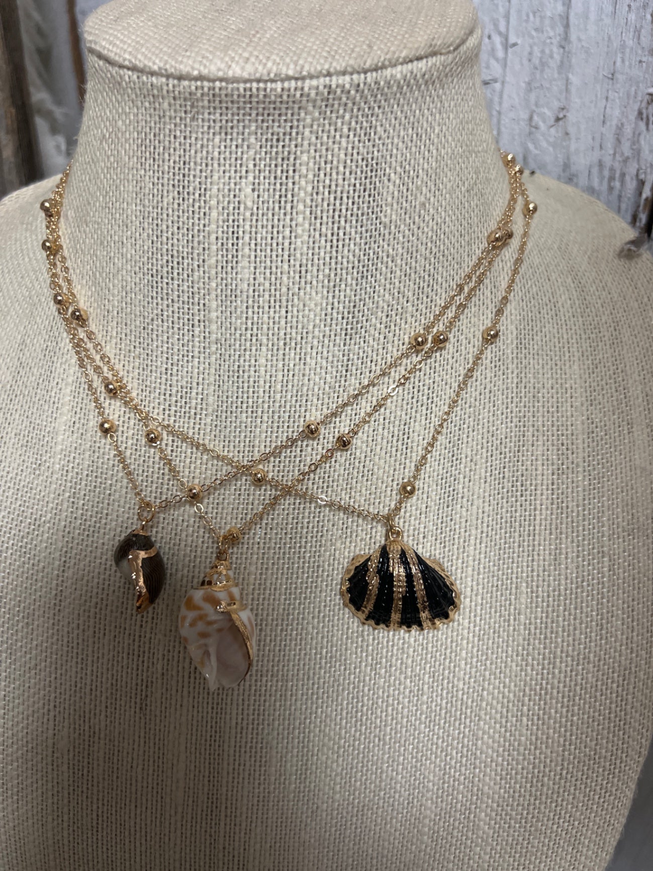 Jewelry shell necklaces 