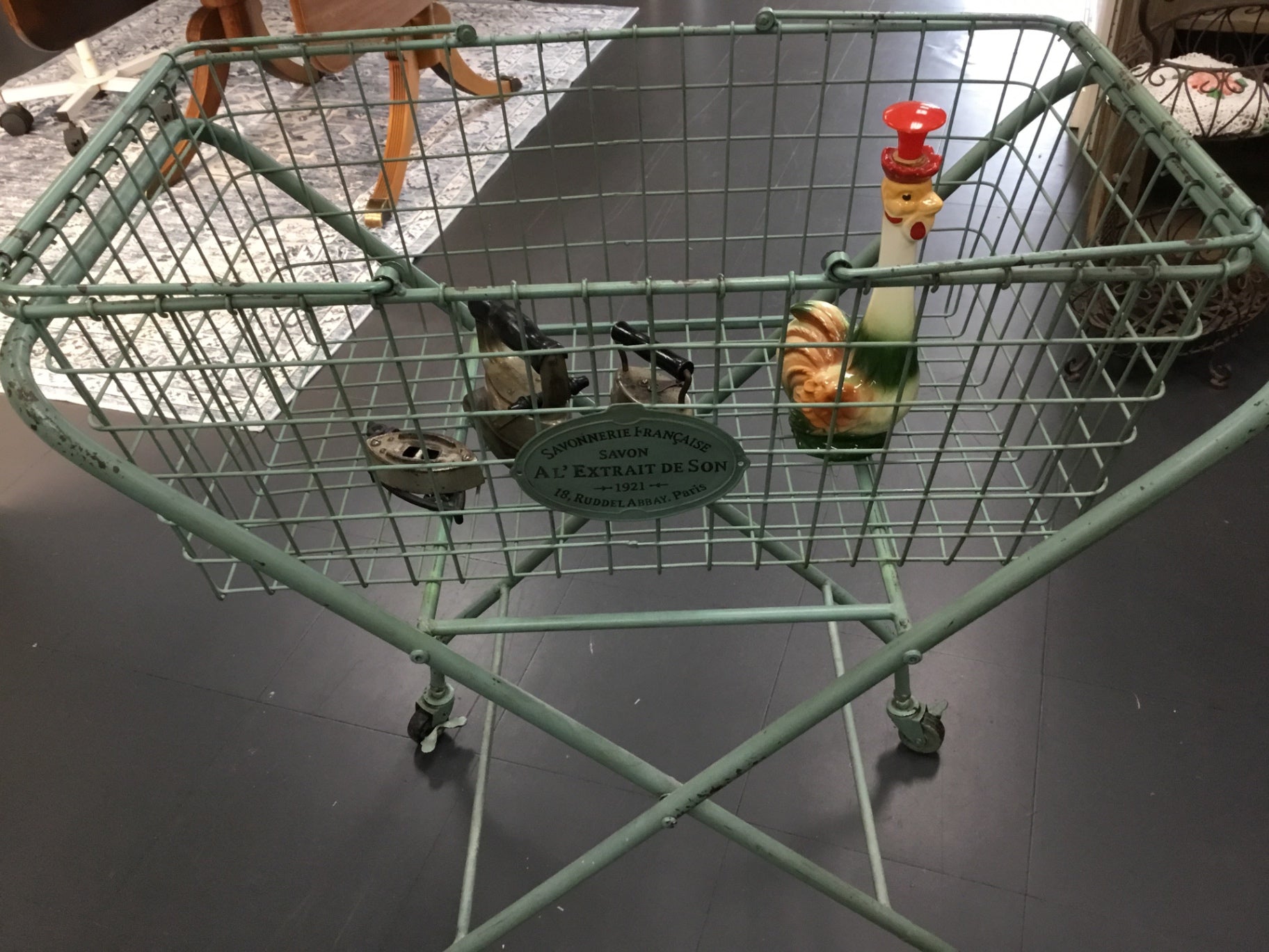 French rolling laundry basket