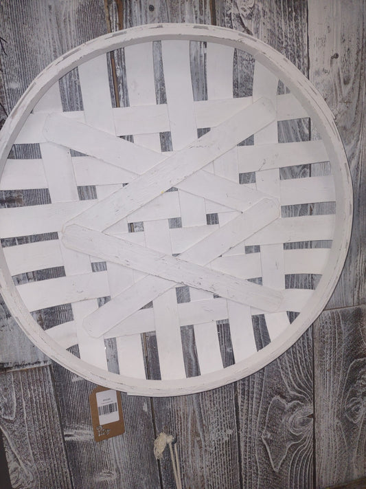 White tabbaco basket 