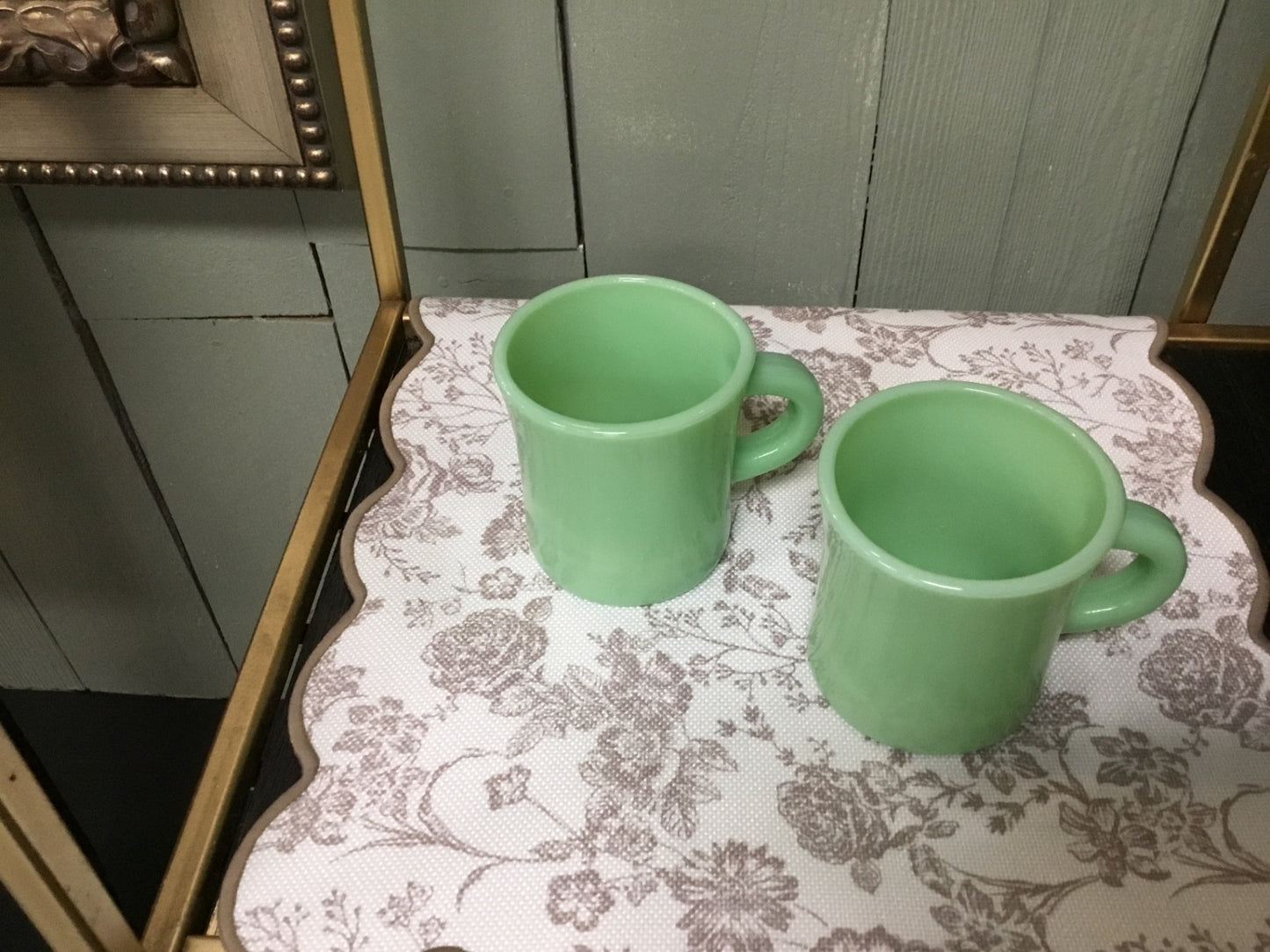 Pr) Jadeite cups