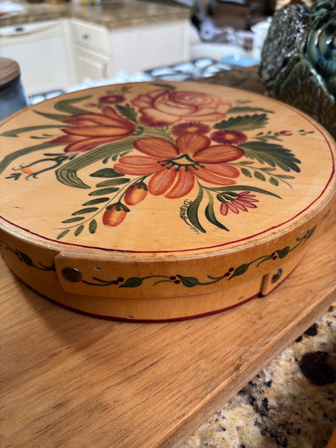 Painted round box