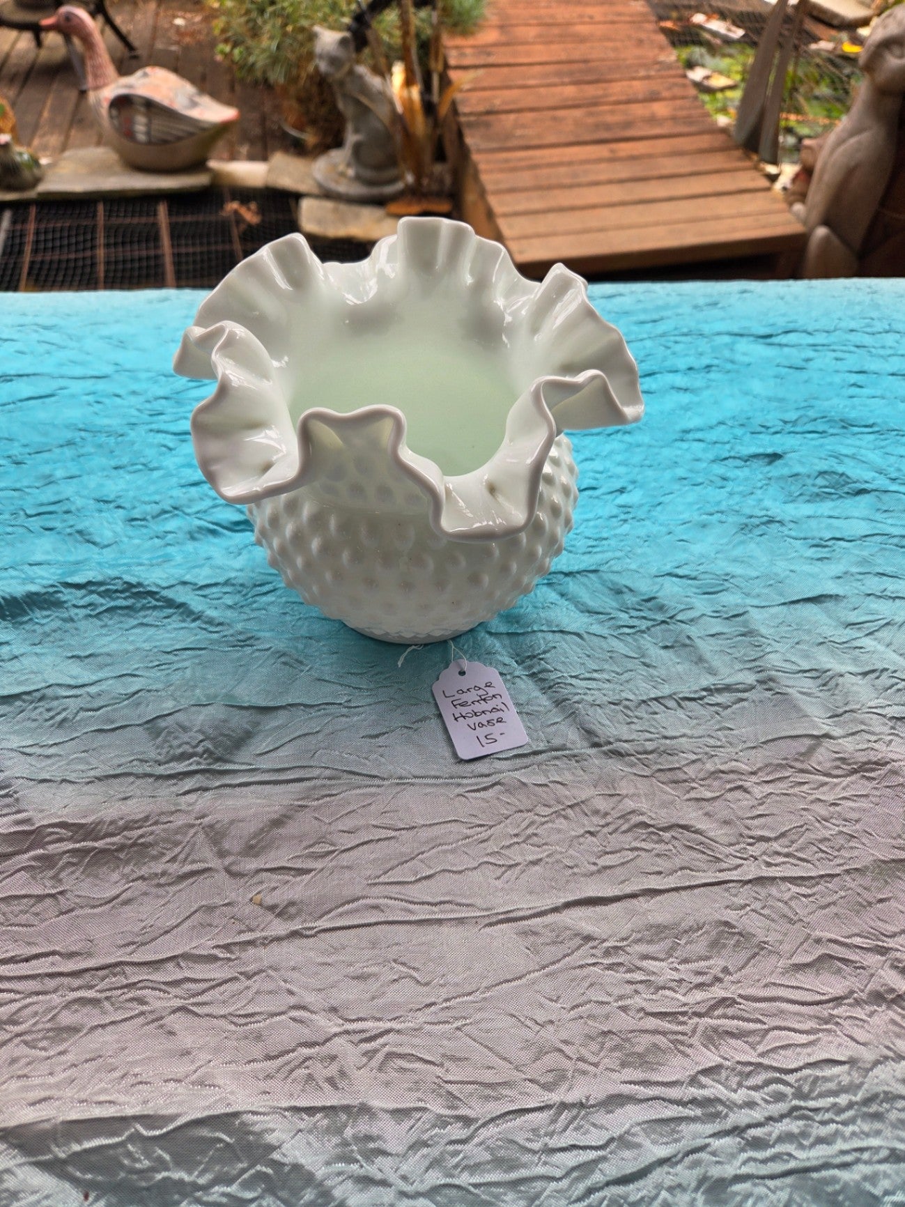 Small fenton hobnail vase