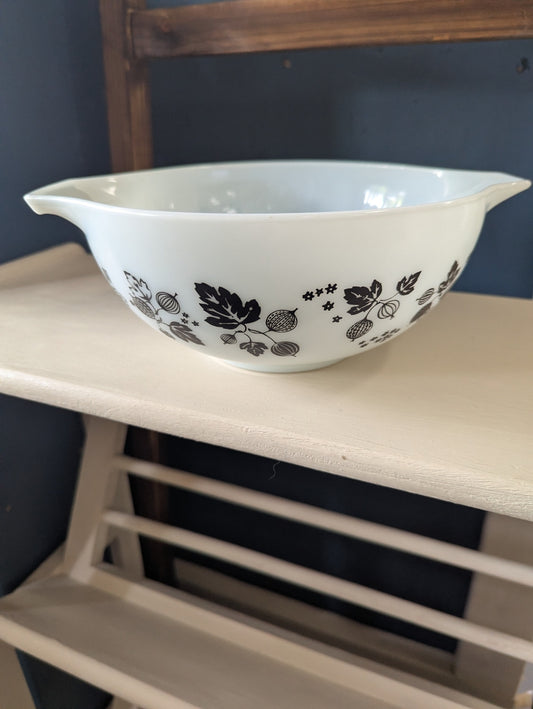 1950's Pyrex Black Gooseberry Cinderella Bowl