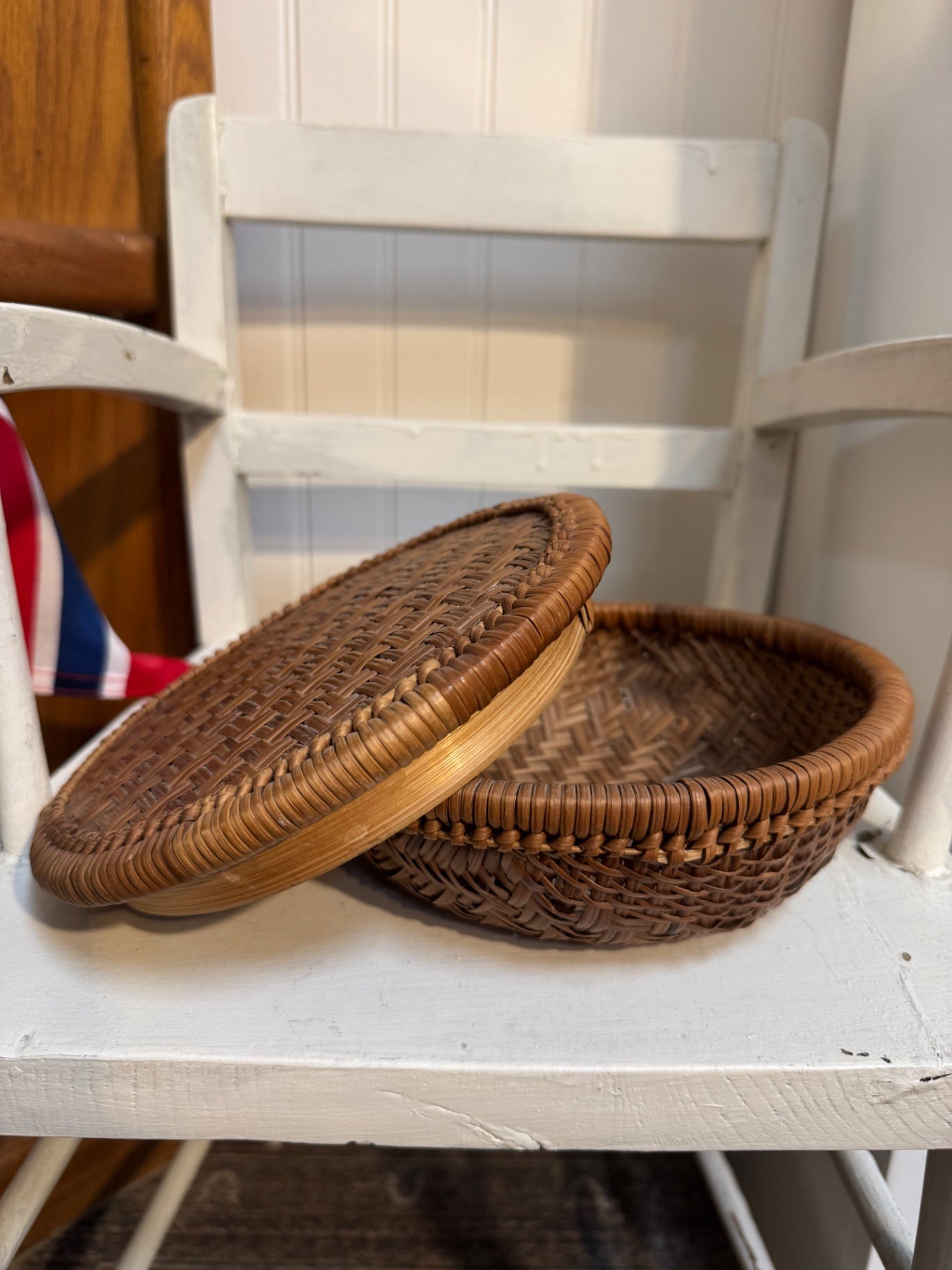Woven basket with lid
