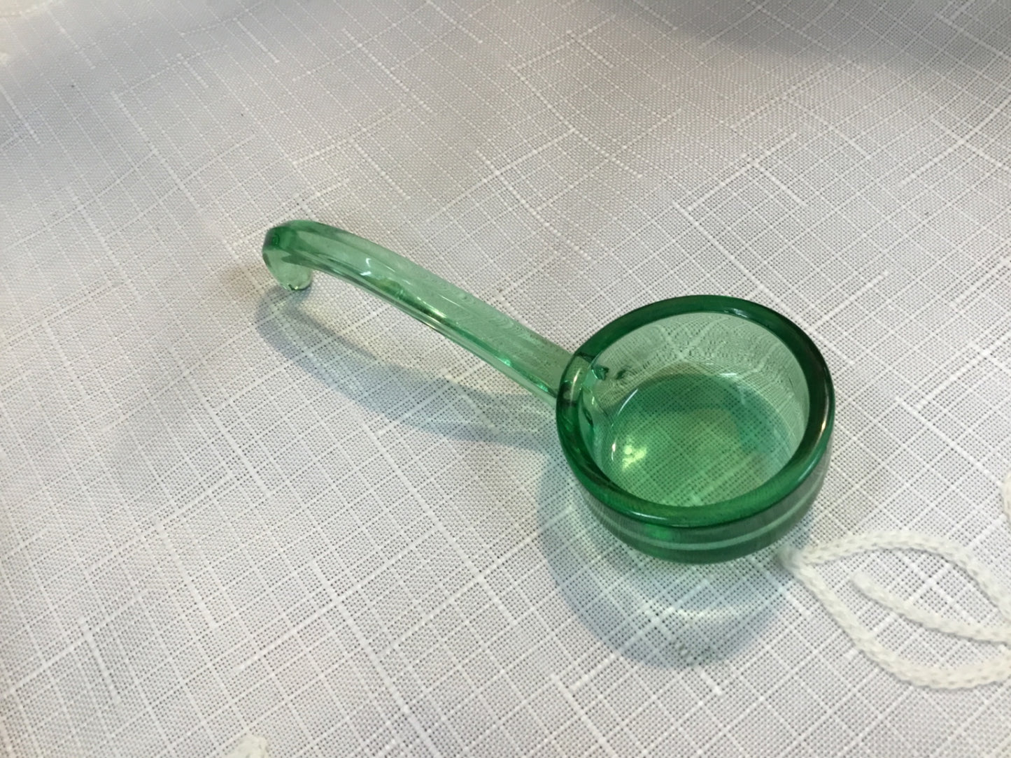 Small Vaseline glass scoop