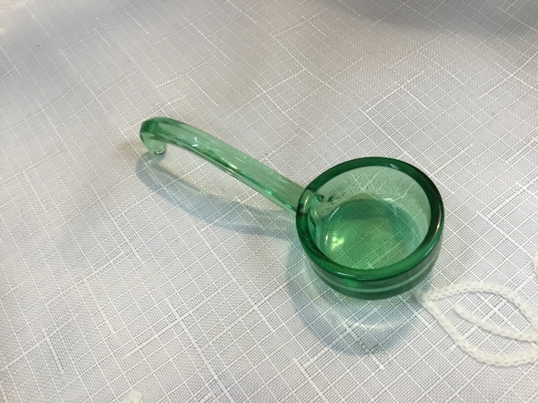 Small Vaseline glass scoop