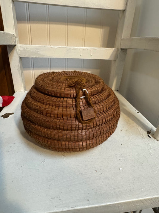 PNW vintage hand, coiled pine needle basket with cover