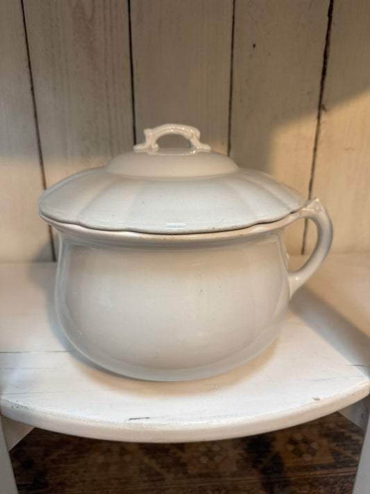 Chamber Pot with lid Royal ironstone China by Johnson Brothers, England